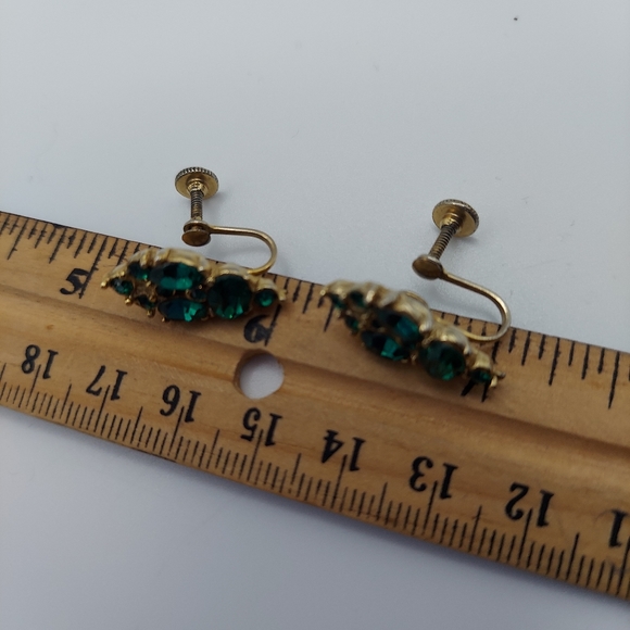 Vintage Emerald Green Rhinestones Screwback Earrings. - Picture 4 of 11